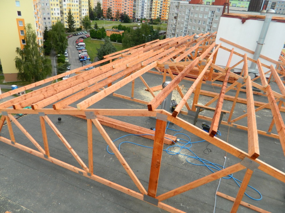 Rekonstrukce střechy v Plzni